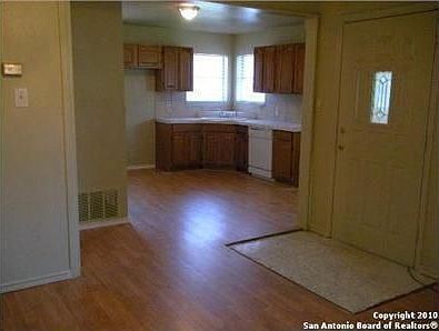 5th image of 254 Edna Ave
