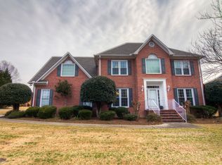201 Meadowsweet Ln, Greenville, SC 29615