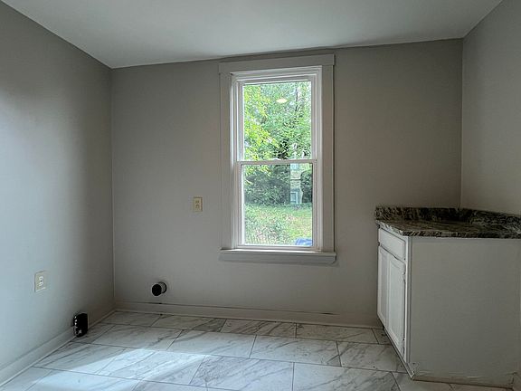 5th image of 1606 Lawrence Ave SE