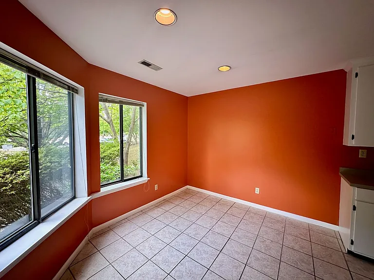 1209 Chatham Rdg — Photo 4