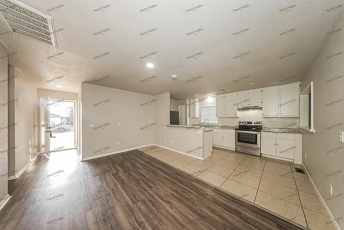 912 Craig Dr — Photo 4