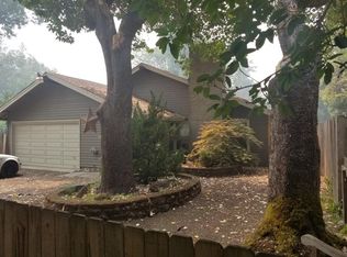 285 Mallory Ln, Shady Cove, OR 97539