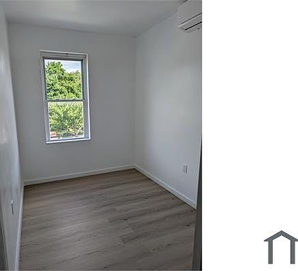 3rd image of 6747 Torresdale Ave #2F