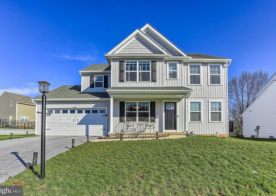 1st image of 60 Jennifer Rd