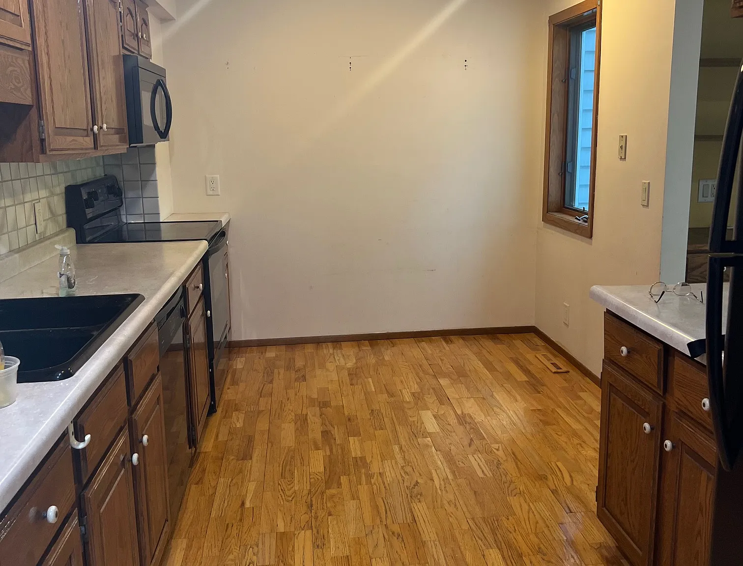 2 bed, 1096 sqft, $1,800 — Photo 2