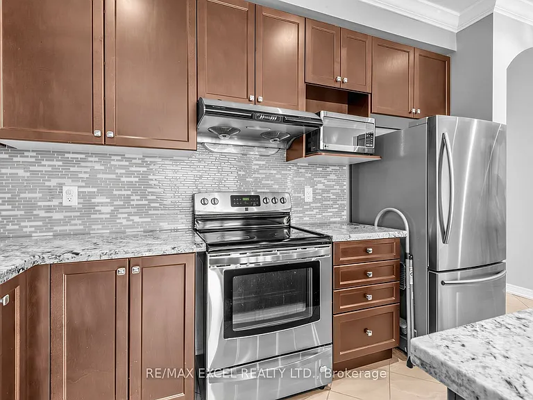 25 Demott Ave — Photo 13
