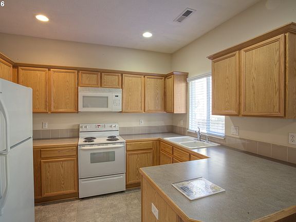 4th image of 6727 SE Sweet Meadow Ln
