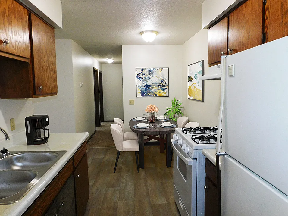 West Broadway Apartments — Photo 3