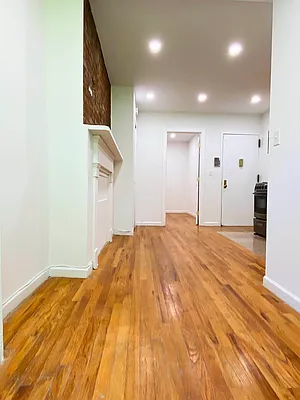Rented by Bond New York | media 5