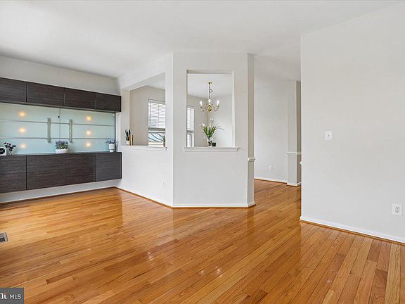 3rd image of 25324 Ashbury Dr