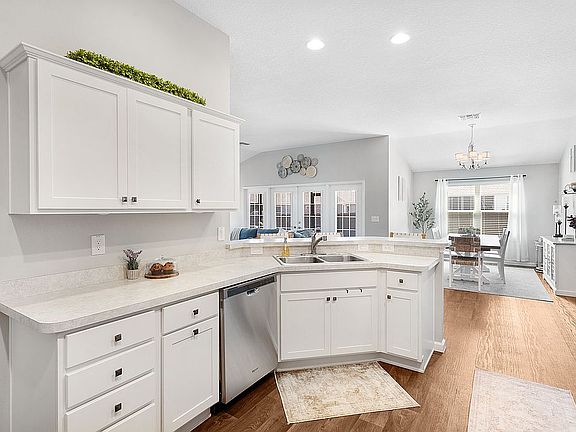 5th image of 3241 Sennett Cir