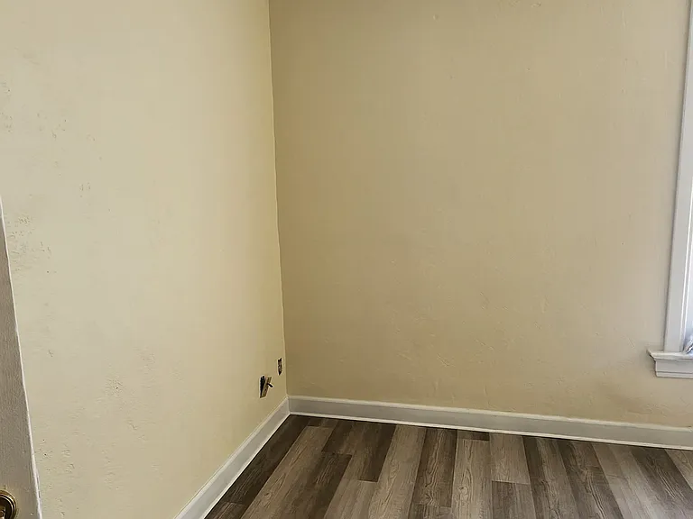 Metro Apartments — Photo 10