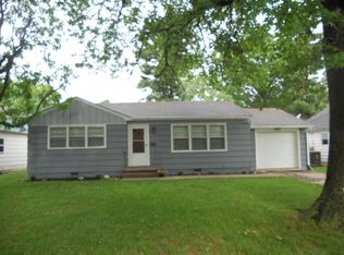 1161 S Salt Pond Ave, Marshall, MO 65340