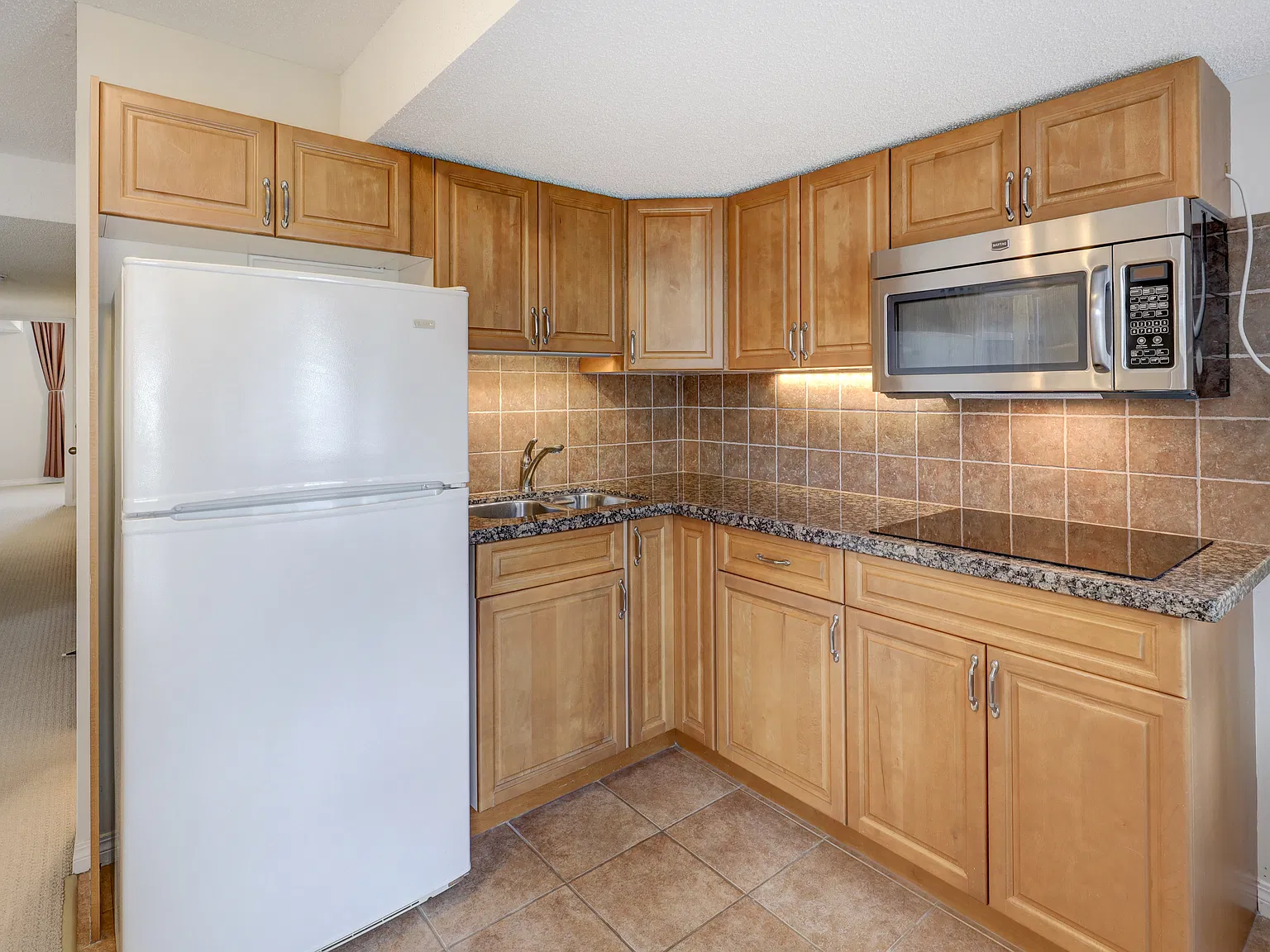 2208r 33 St SW, Calgary, AB, Canada — Photo 3