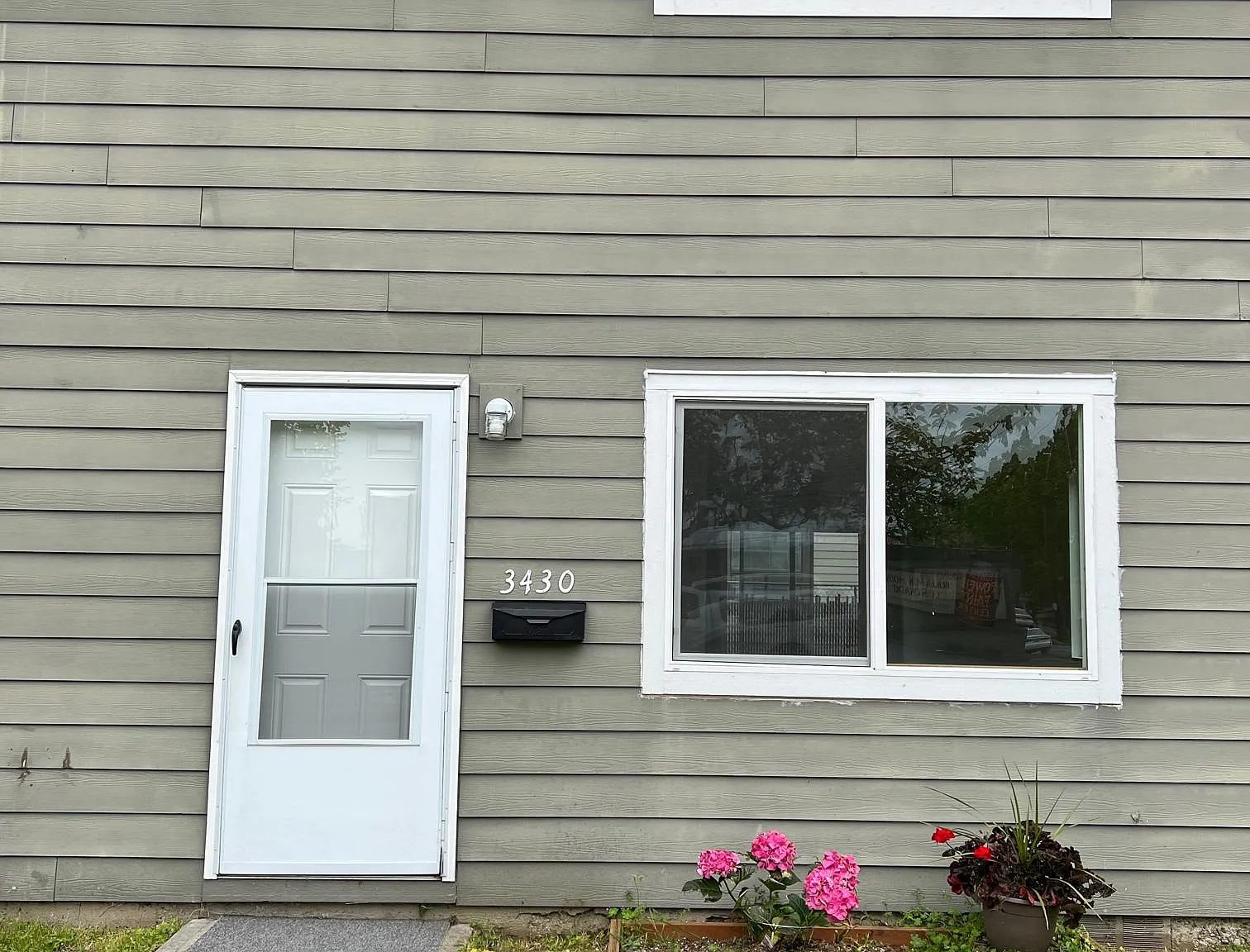 3430 SE 53rd Ave — Photo 2