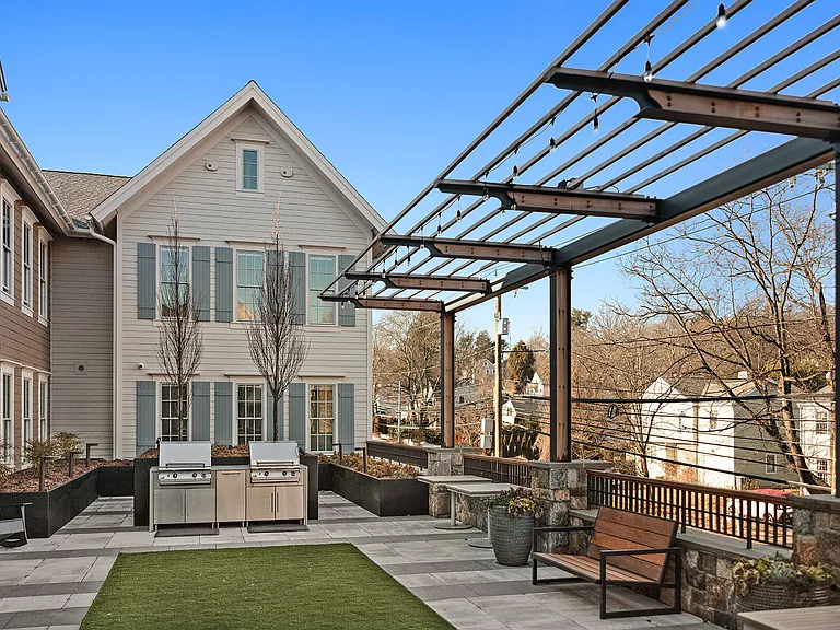 Darien Commons — Photo 20