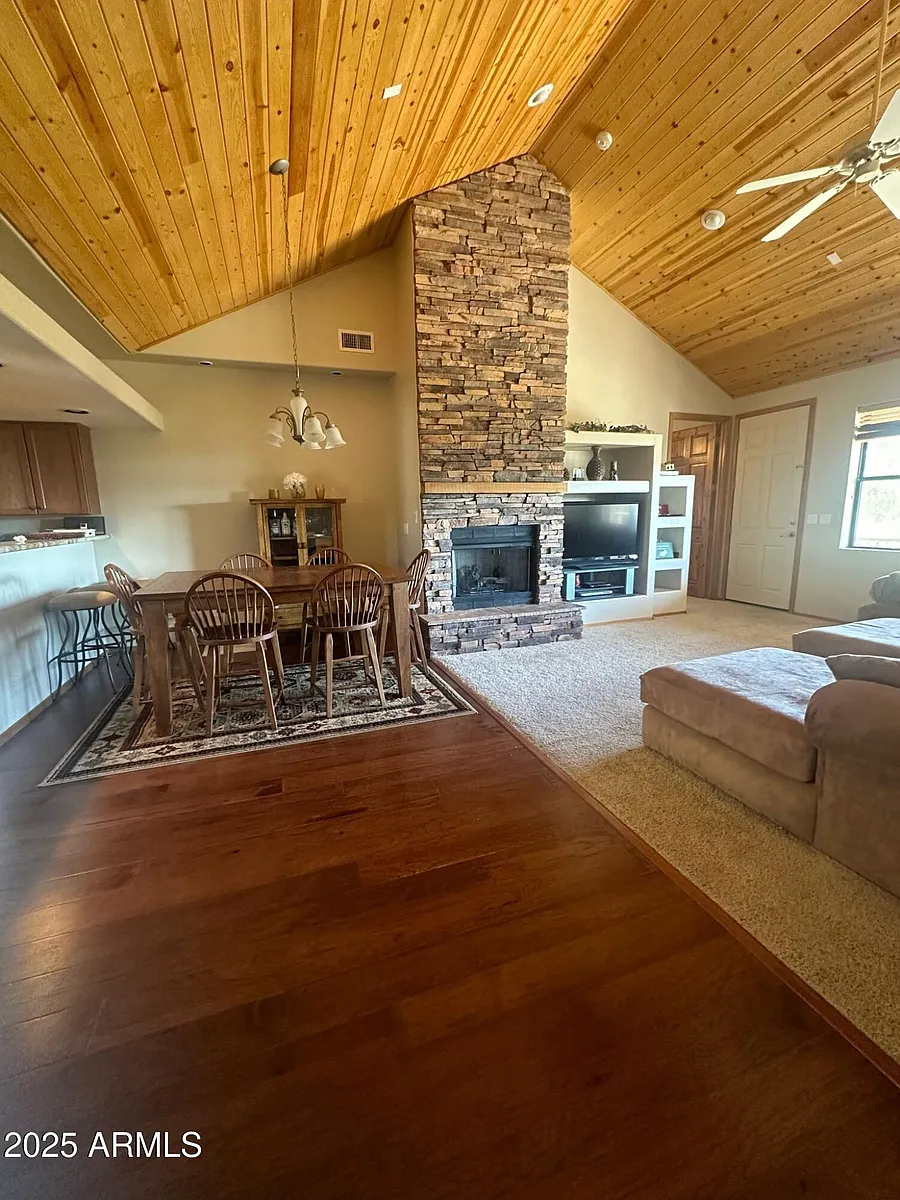 Building Photo - 805 N Grapevine Cir