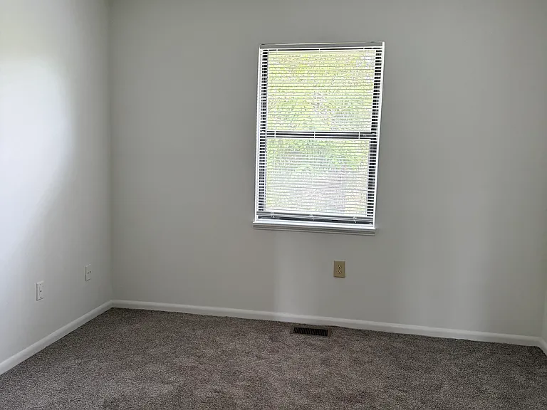 Peach Leaf Dr — Photo 12