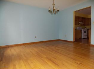 2120 Locust Ridge Rd, Pocono Lake, PA 18347