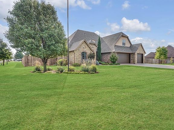 3rd image of 1112 Dogwood Dr