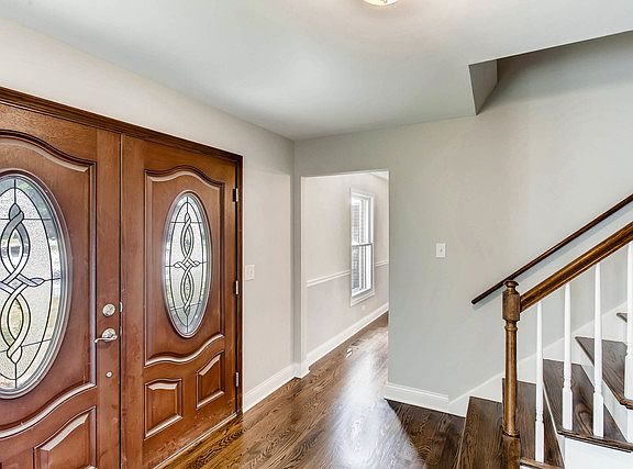 5th image of 9 Hobson Ct