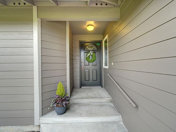 2nd image of 2526 2528 192nd St E