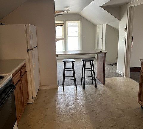 Kitchen eat-in area