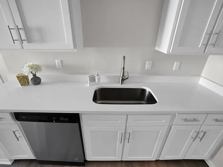 Huntington Apartments — Photo 5
