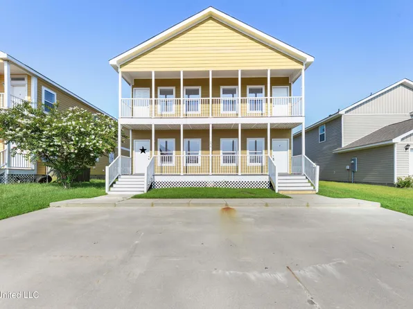 2416 Gladiolus St, Ocean Springs, MS 39564