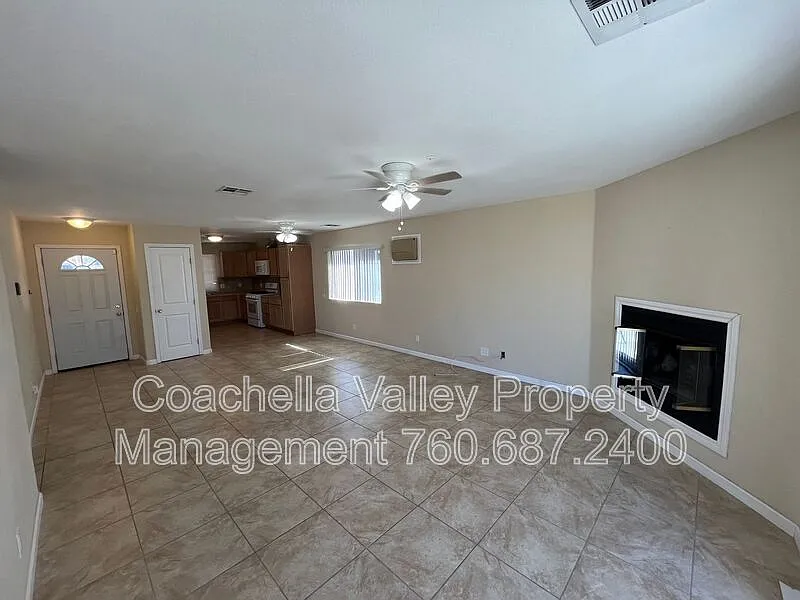 3 bed, 2.0 bath, 1240 sqft, $2,295 — Photo 2