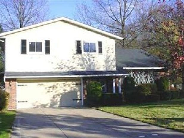 1st image of 983 Carlone Pl