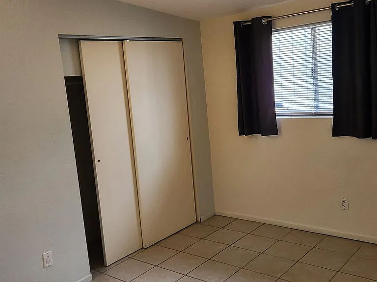 3319 N Dodge Blvd — Photo 12