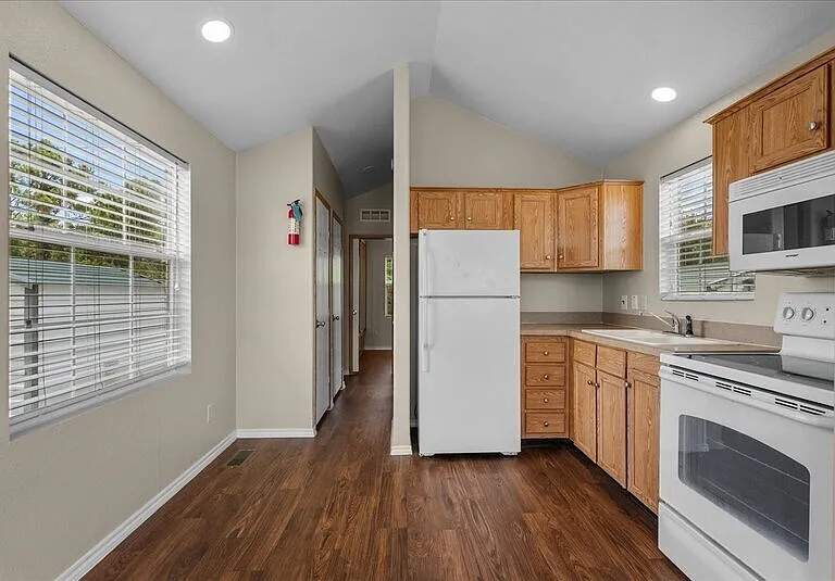 2400 Green River Ln #85 — Photo 8