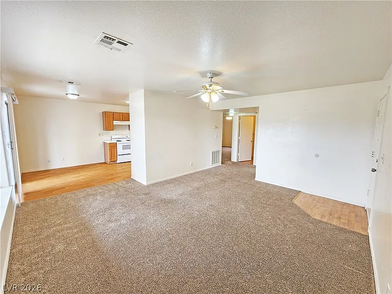 561 E Bourbon St #B — Photo 9