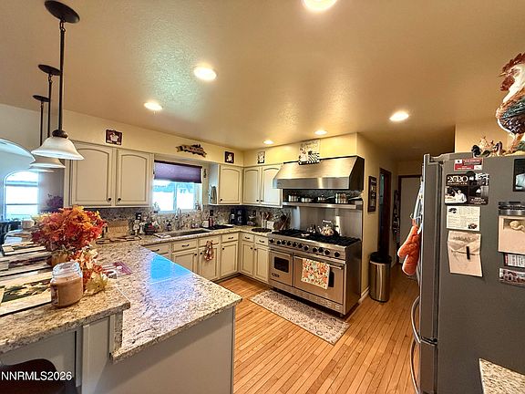 2nd image of 17 Maple Dr