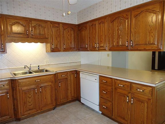5th image of 1111 E Northland Dr