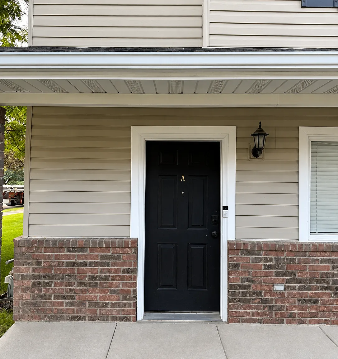 2 bed, 1.5 bath, 1271 sqft, $1,828 — Photo 3