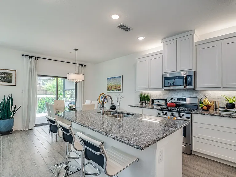 2724 Splendor Dr — Photo 10