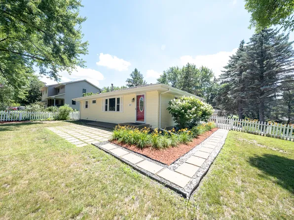 2817 W 109th St, Bloomington, MN 55431