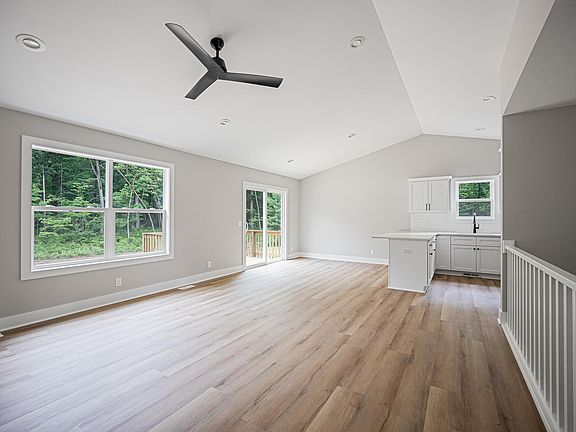 5th image of 3707 Country Ct