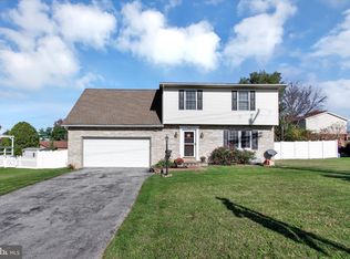 225 Clover Ln, Hanover, PA 17331