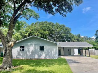 2807 Lynwood St, Pascagoula, MS 39567