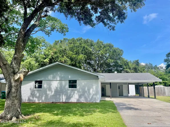 2807 Lynwood St, Pascagoula, MS 39567