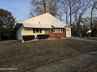 76 Bellflower Ct, Toms River, NJ