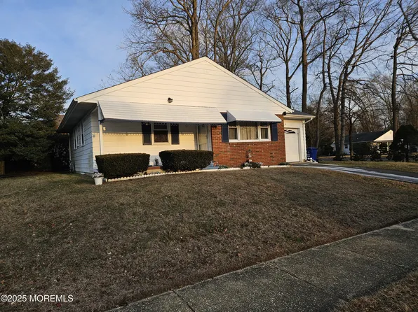 76 Bellflower Court, Toms River, NJ 08755