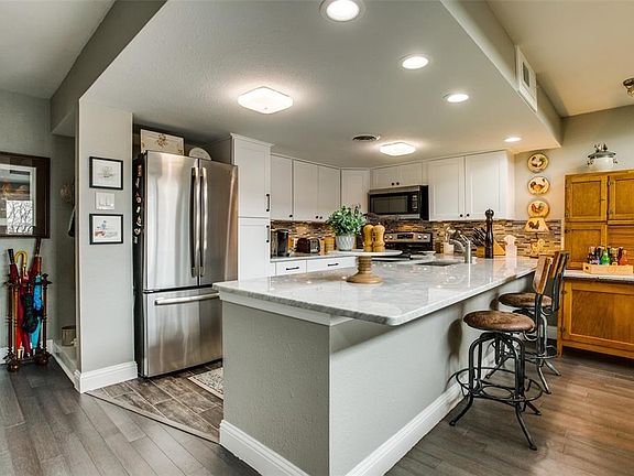 3rd image of 426 Yacht Club Dr APT H