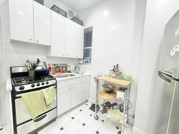 2nd image of 300 E 84th St APT 3C