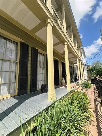 1 bed, 1.5 bath, 882 sqft, $1,875 — Photo 3