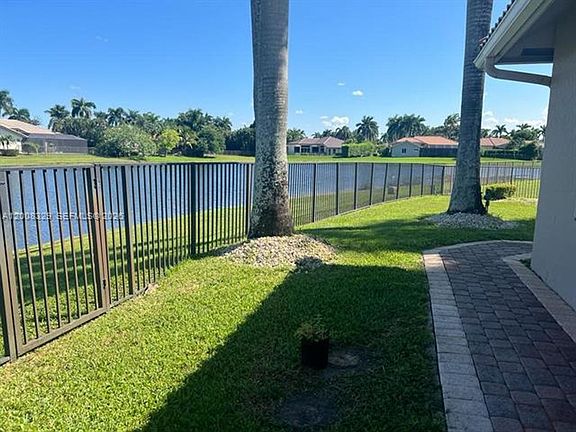 5th image of 2534 Poinciana Dr