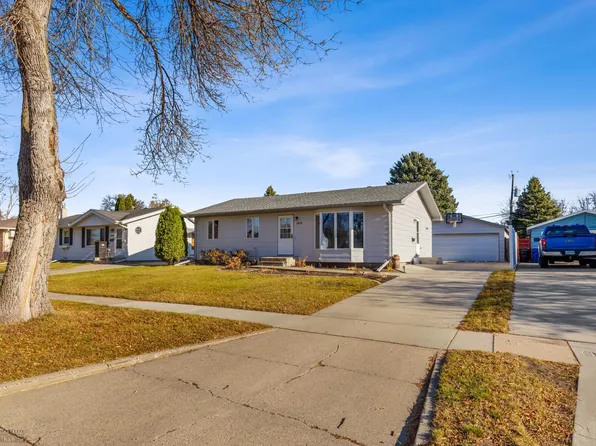 1414 21st St S, Fargo, ND 58103